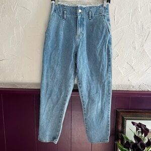 FOREVER 21 High Rise Jeans Size Small